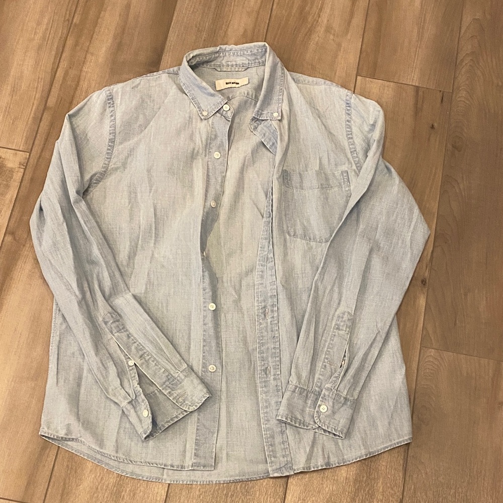 Buck mason chambray button down. Size medium.